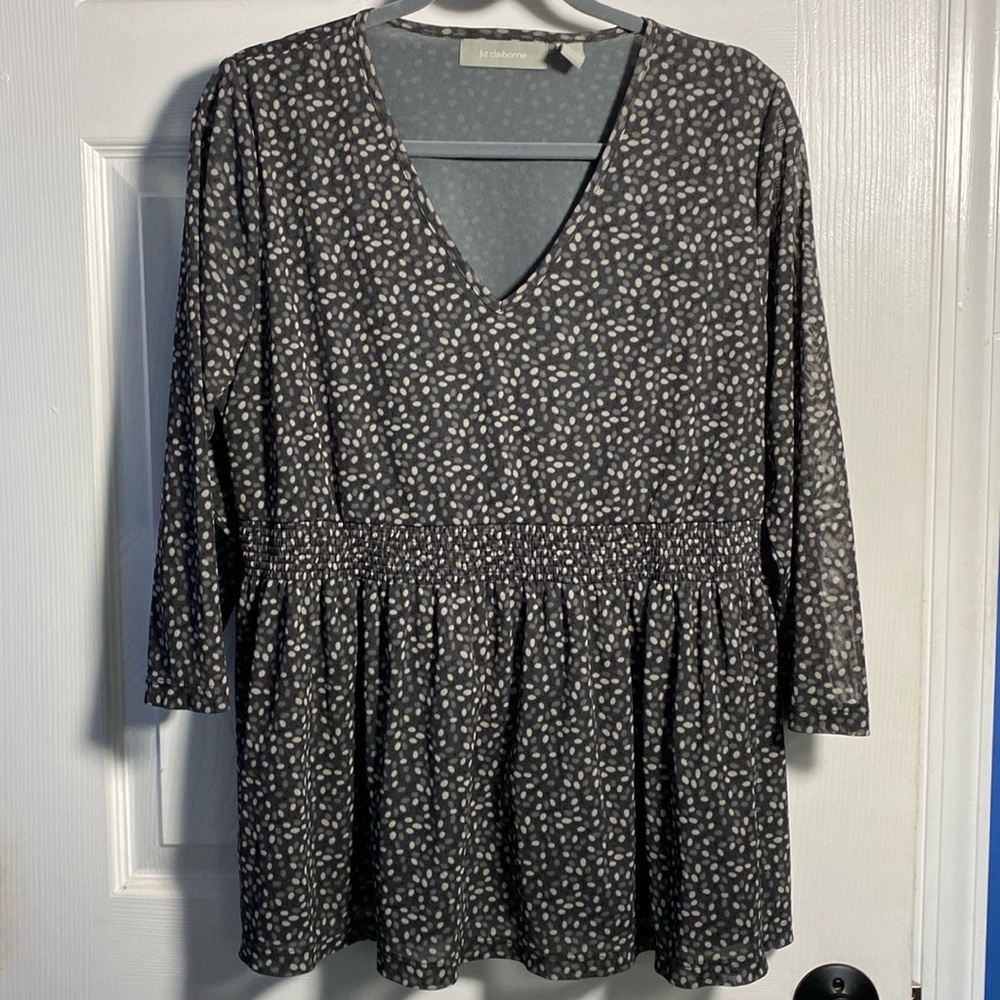 Liz Claiborne v Neck Printed Gray Top XL